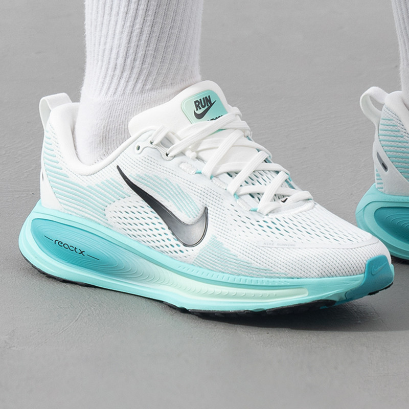 Nike耐克女鞋跑步鞋VOMERO 18 (GS)基础跑鞋缓震透气运动鞋HQ2157