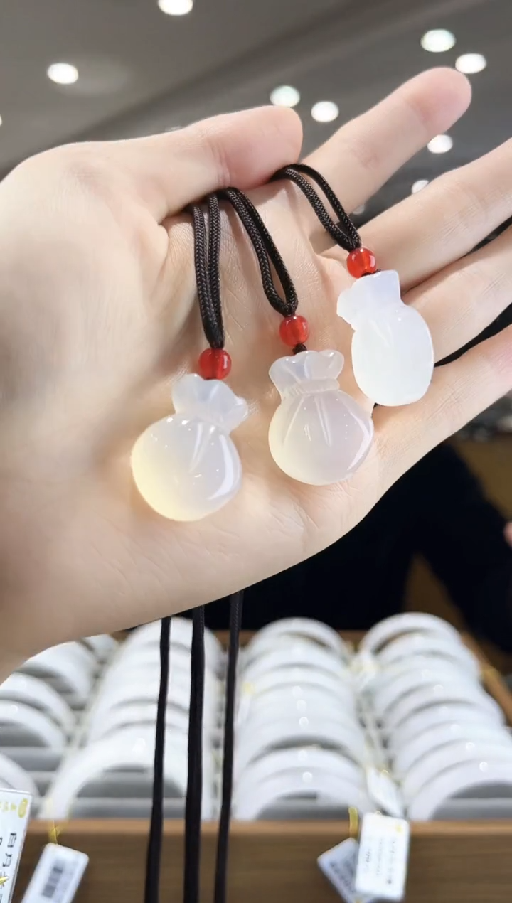 【闪购商品】玛瑙/玉髓吊坠(赠链)未镶嵌玛瑙钱袋多样性发其一