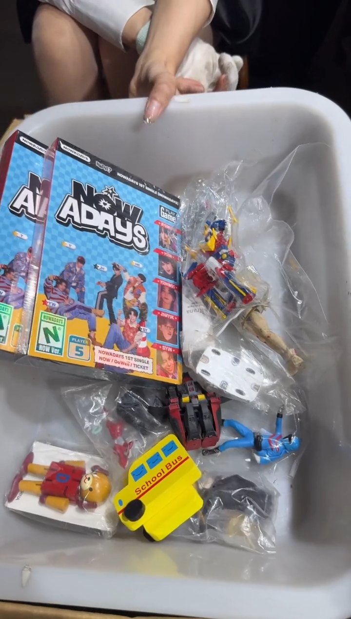 8新大**大 834   中古商品，瑕疵品，不保好坏。