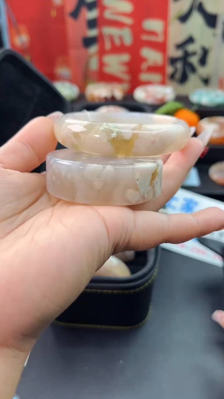 【闪购商品】石英质玉手镯未镶嵌赠送镯心（58圈口）