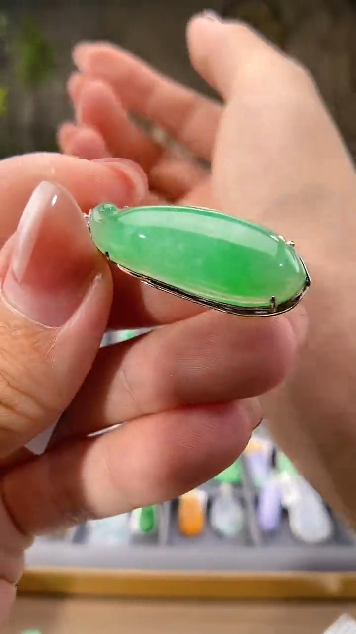 吊坠(不含链)18K金镶嵌翡翠福瓜