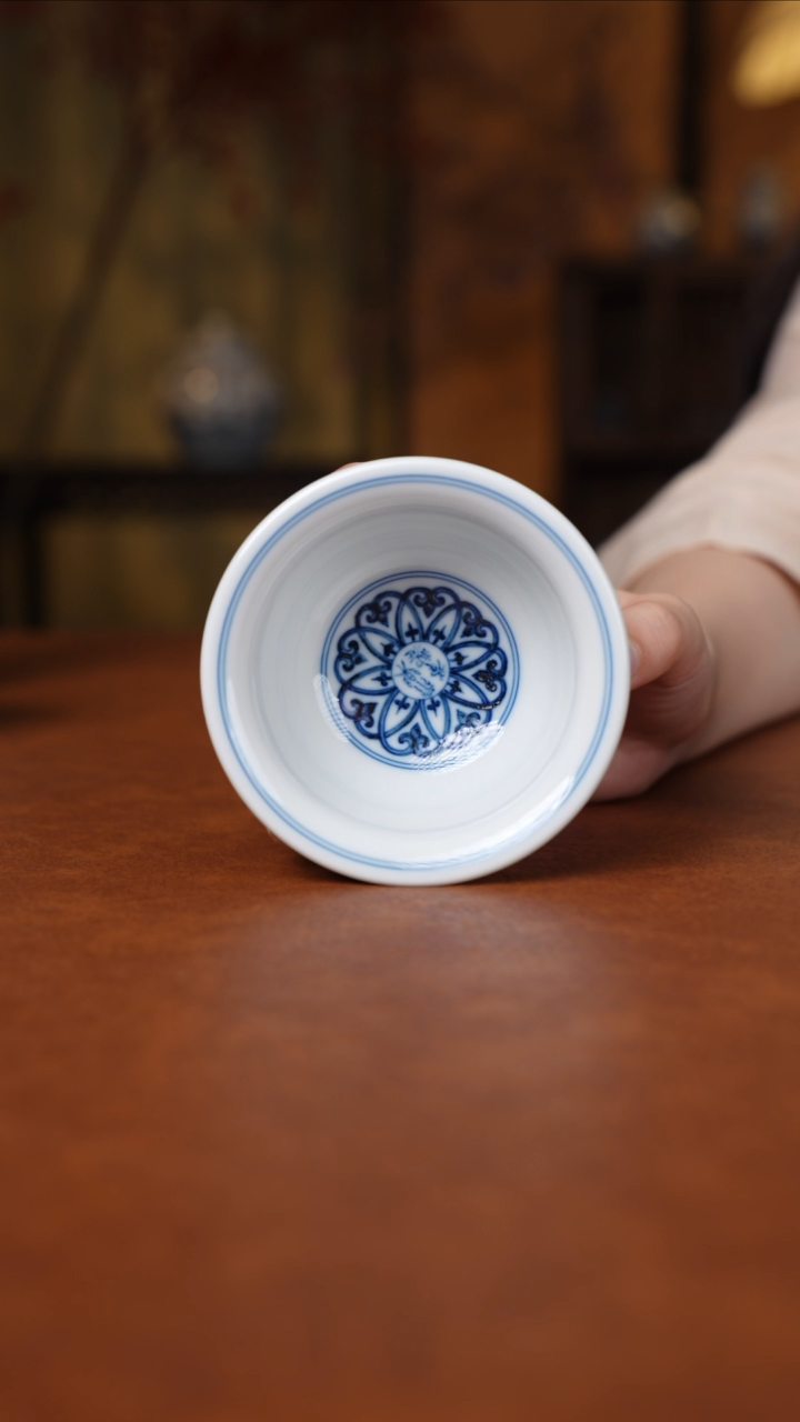 和然珍味柴窑 -永乐青花缠枝莲宝相心压手