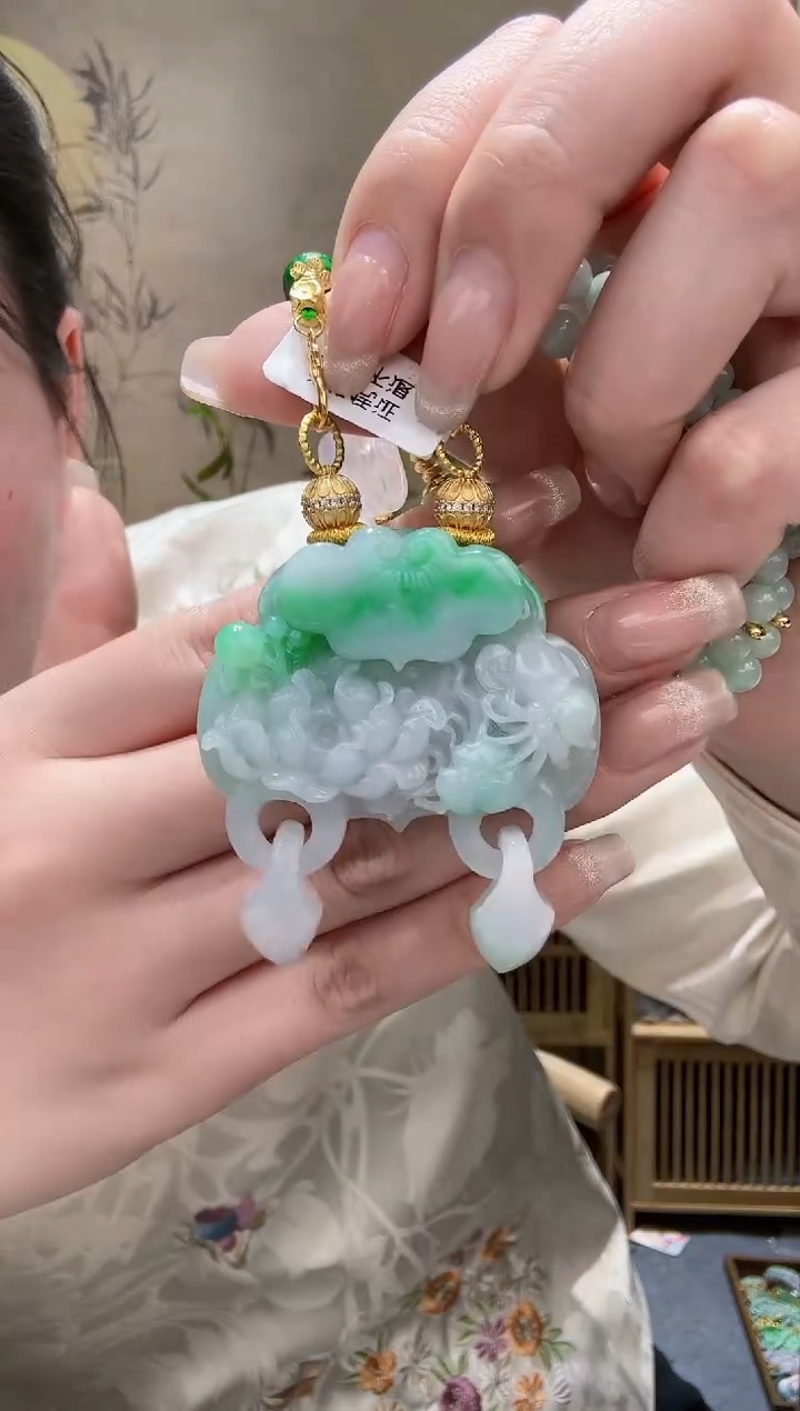【闪购商品】翡翠颈饰未镶嵌吊坠