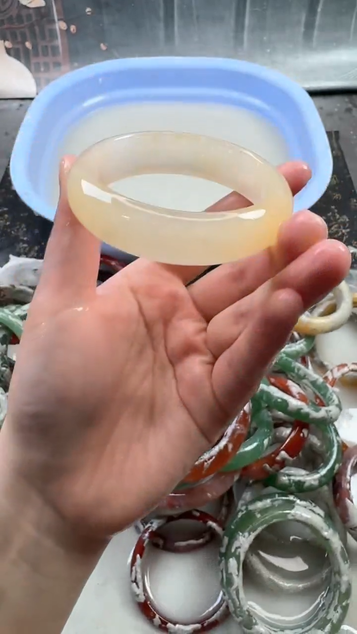 【闪购商品】石英质玉手镯未镶嵌53