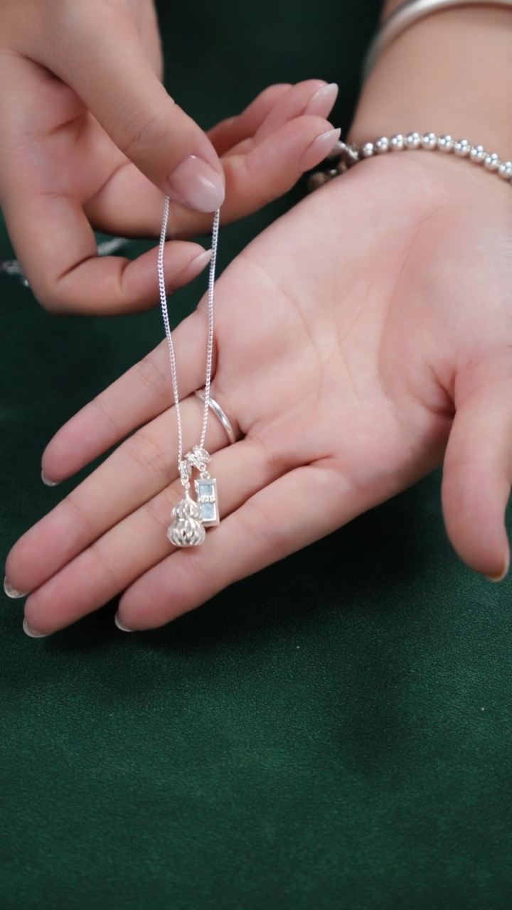 珐琅足银葫芦银钻项链