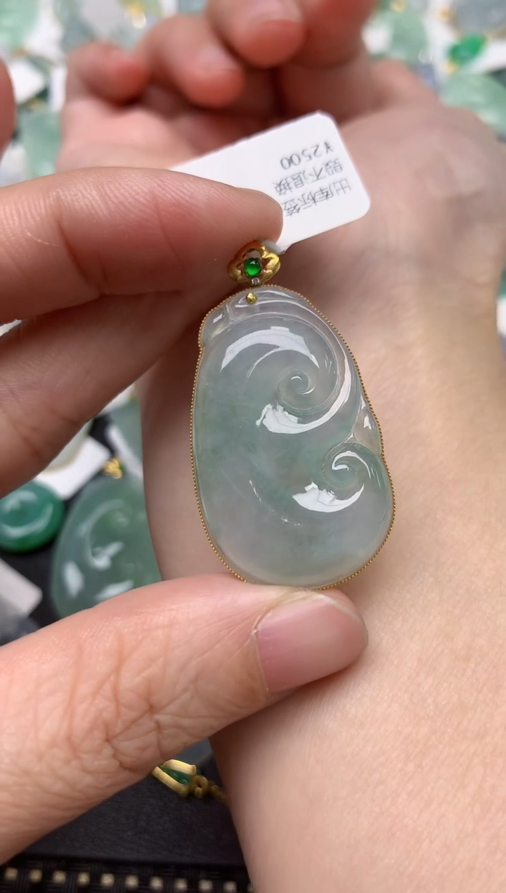 颈饰18K金镶嵌翡翠天然缅甸A货翡翠