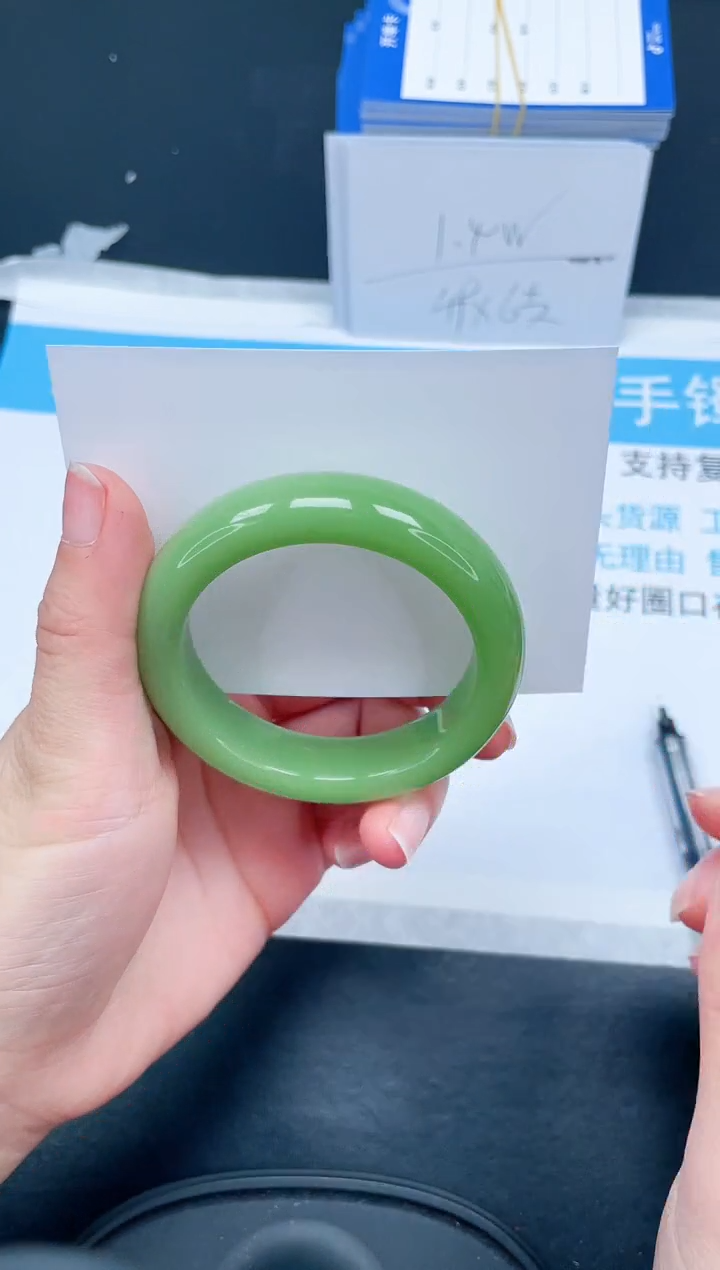 【闪购商品】石英质玉手镯未镶嵌188-51