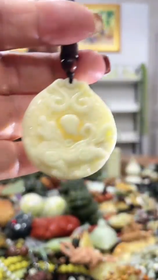 未镶嵌岫玉挂件 