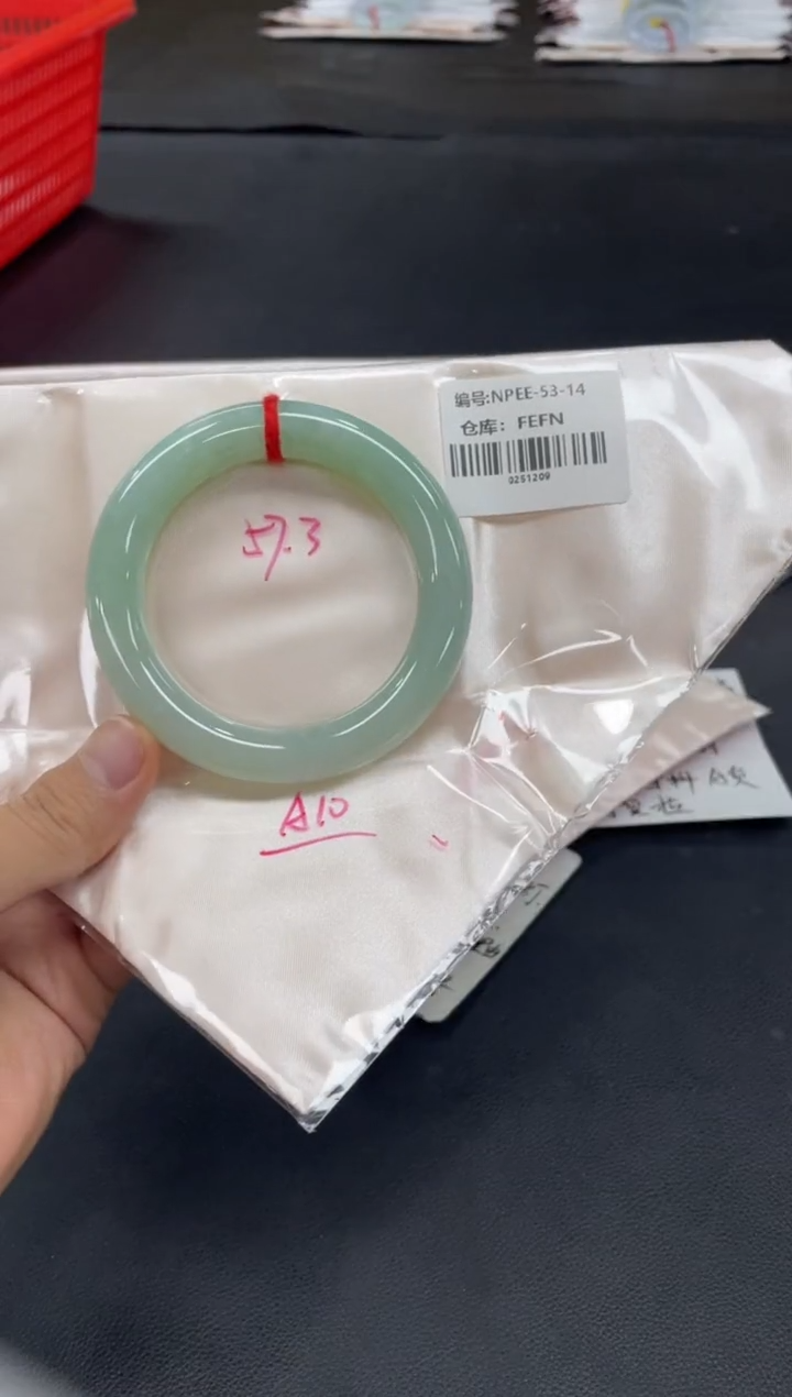 未镶嵌手镯翡翠翡翠手镯
