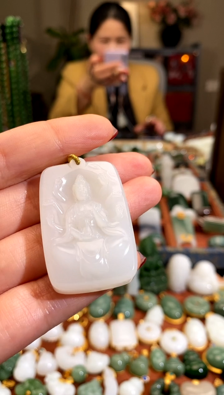 吊坠(赠链)未镶嵌和田玉.