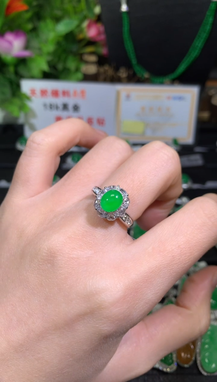 【闪购商品】翡翠吊坠(不含链)18K金镶嵌蛋面