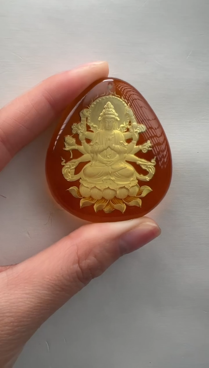 琥珀颈饰未镶嵌千手观音
