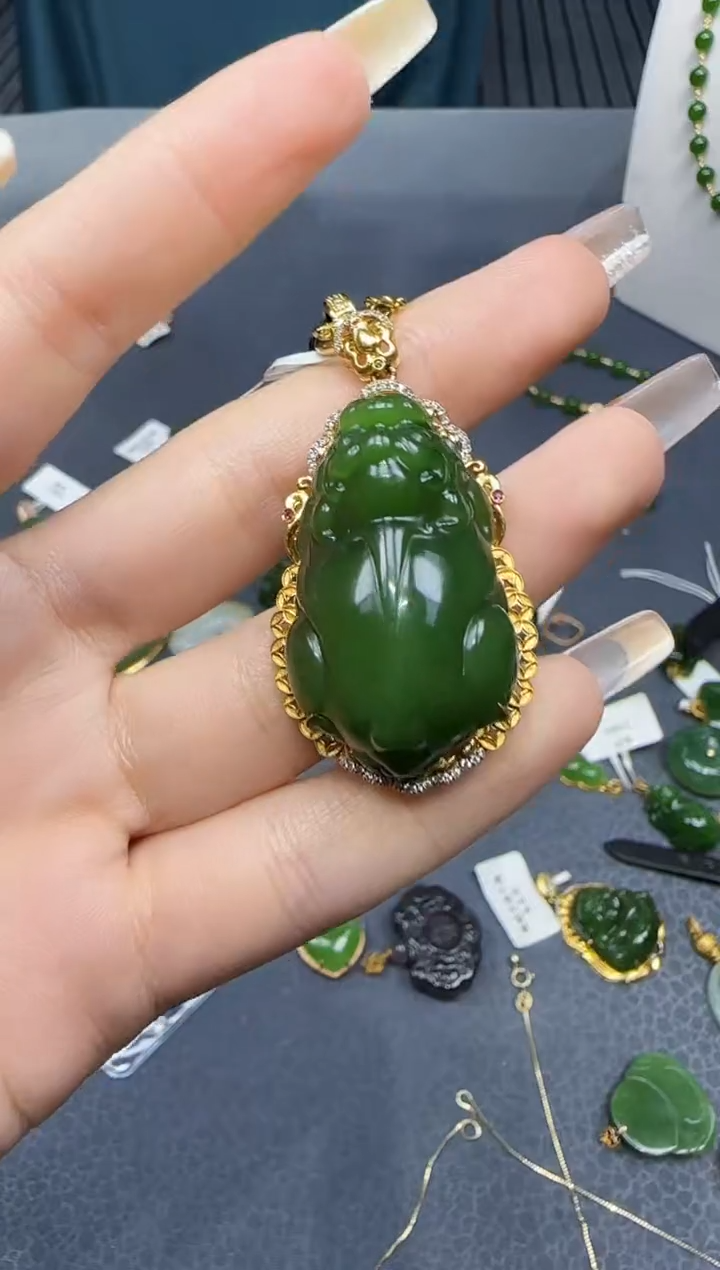 【闪购商品】和田玉挂件18K金镶嵌1
