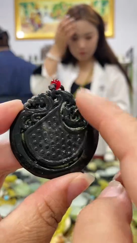 岫玉未镶嵌吊坠