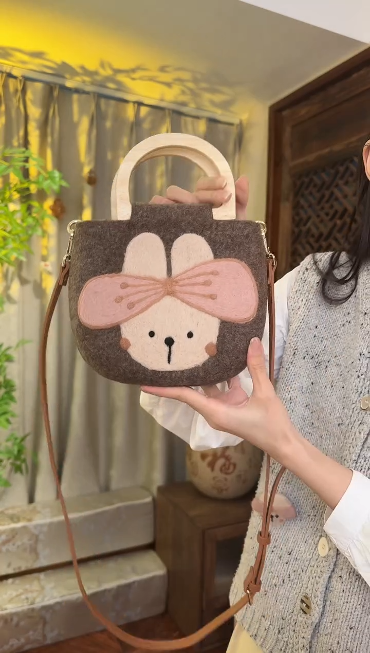 羊毛非遗纯手工包  D木小圆包蝴蝶结兔子