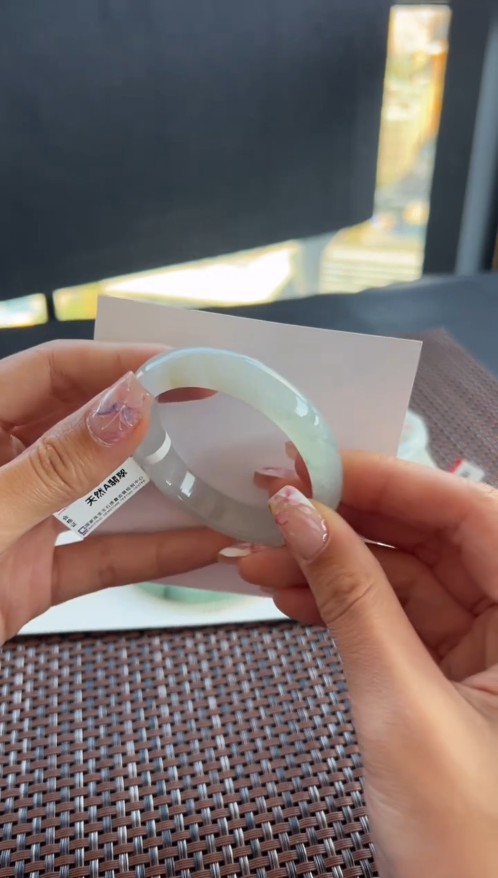 【闪购商品】翡翠手镯未镶嵌64号52.8*46.2*10.8*63