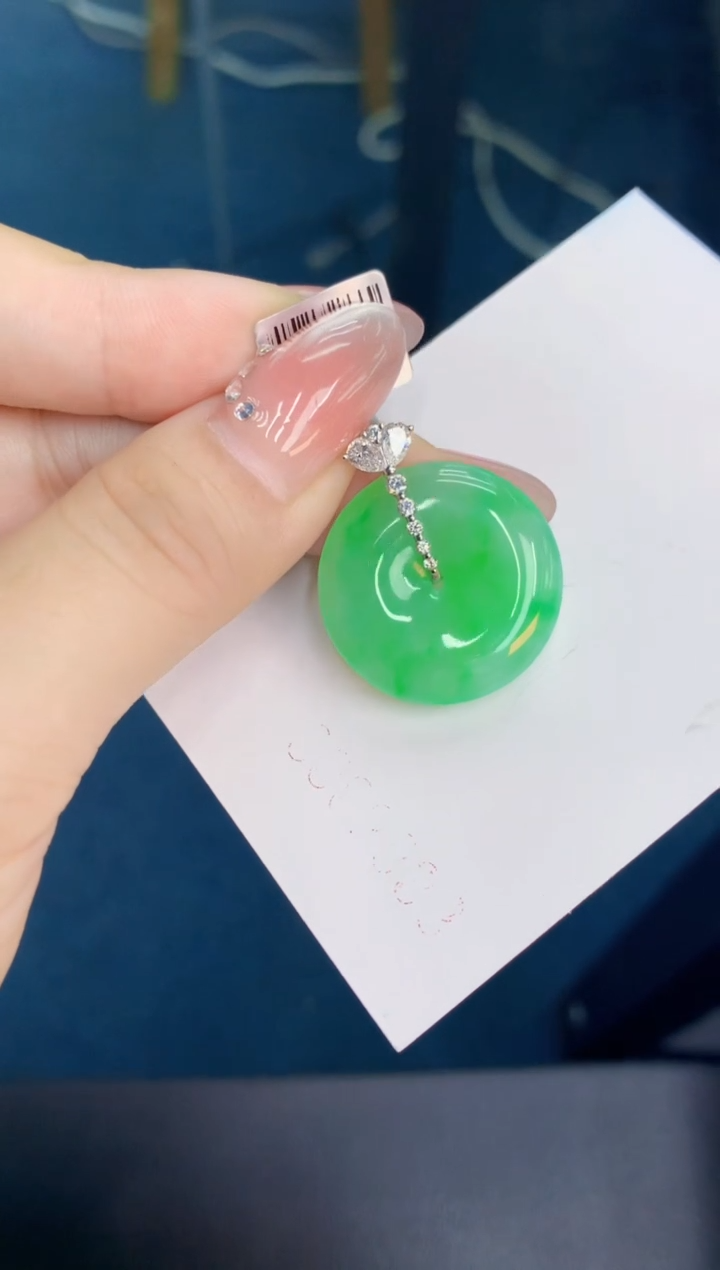 翡翠18K金镶嵌颈饰1