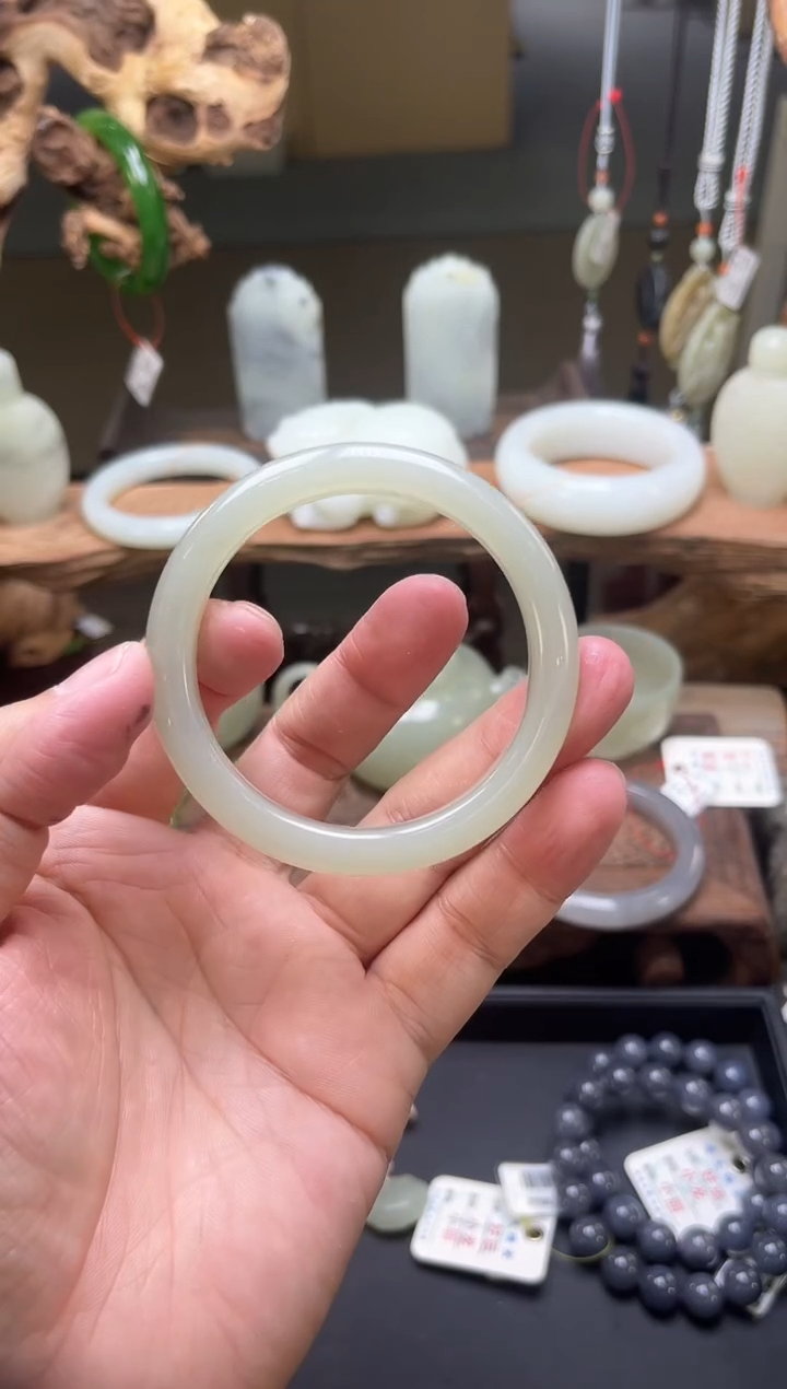 【闪购商品】和田玉手镯未镶嵌54圈且末迪克兰手镯