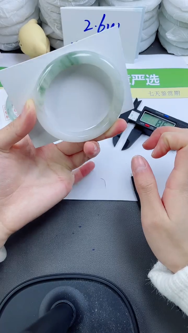 【闪购商品】石英质玉手镯未镶嵌142-58.5