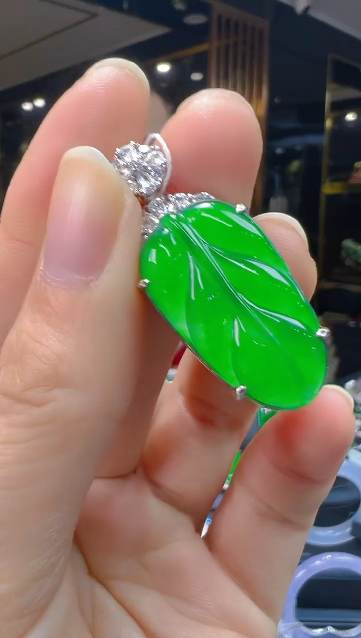 吊坠(赠链)银S925镶嵌翡翠084(多样性发货发其一)