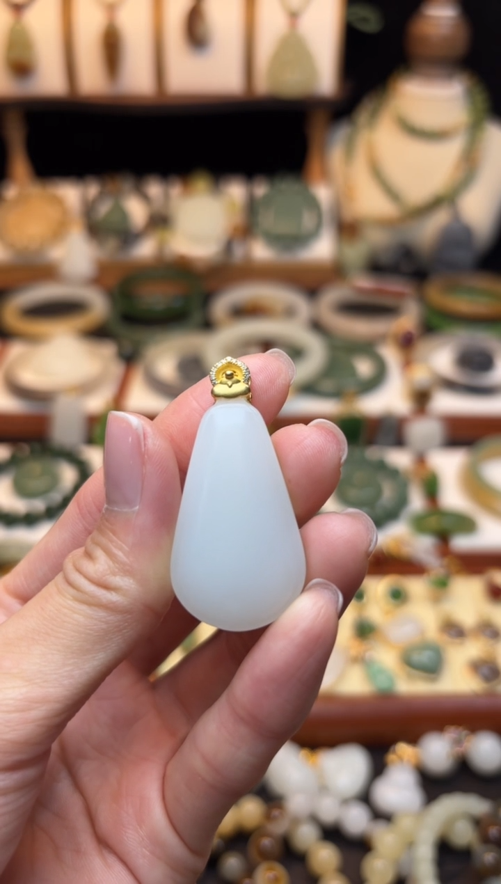 【闪购商品】和田玉挂件18K金镶嵌1
