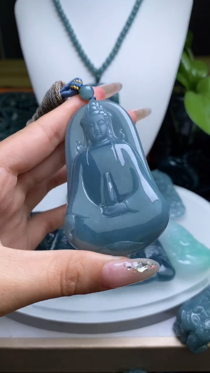 【闪购商品】翡翠未镶嵌颈饰         