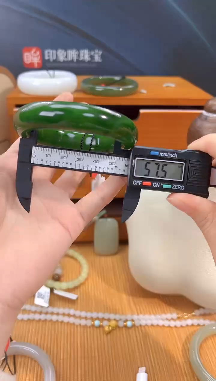 未镶嵌手镯和田玉多样性拍一发一 cg