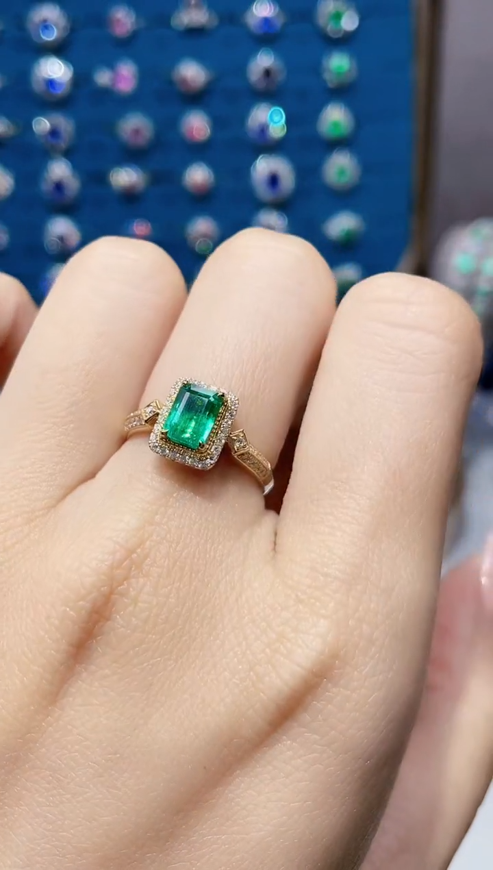 祖母绿戒指18K金镶嵌1.25克拉