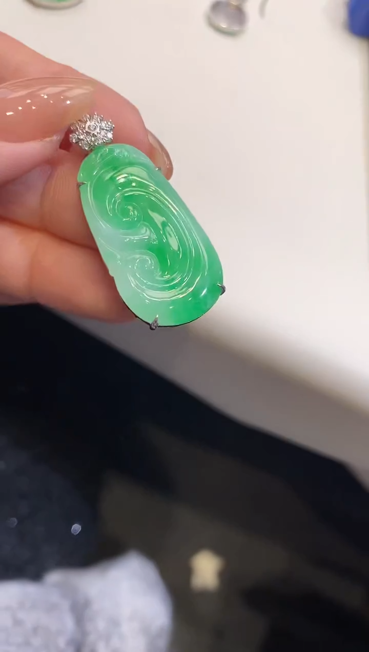 吊坠(不含链)18K金镶嵌翡翠如意