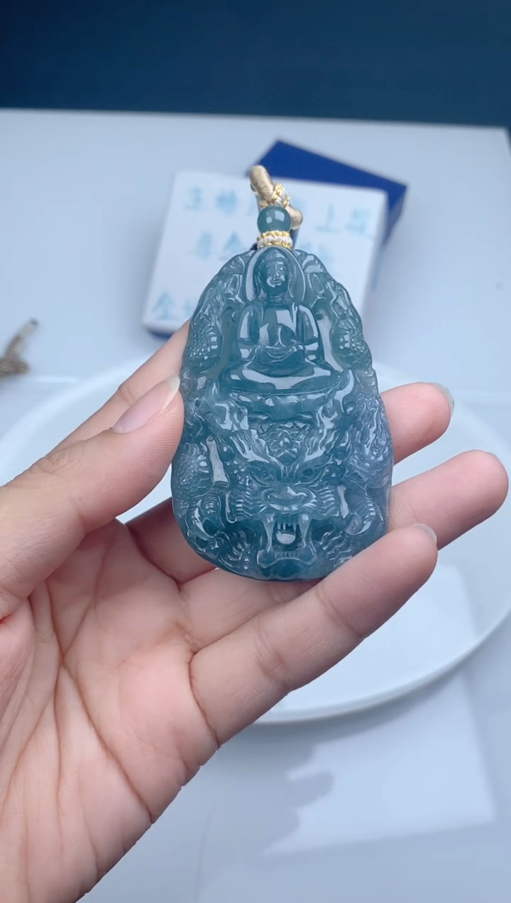 翡翠未镶嵌颈饰 