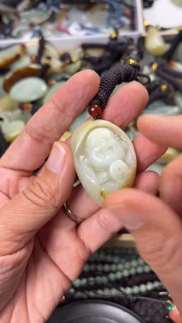 【闪购商品】和田玉颈饰未镶嵌多样性发货没有证书拍一发一有瑕