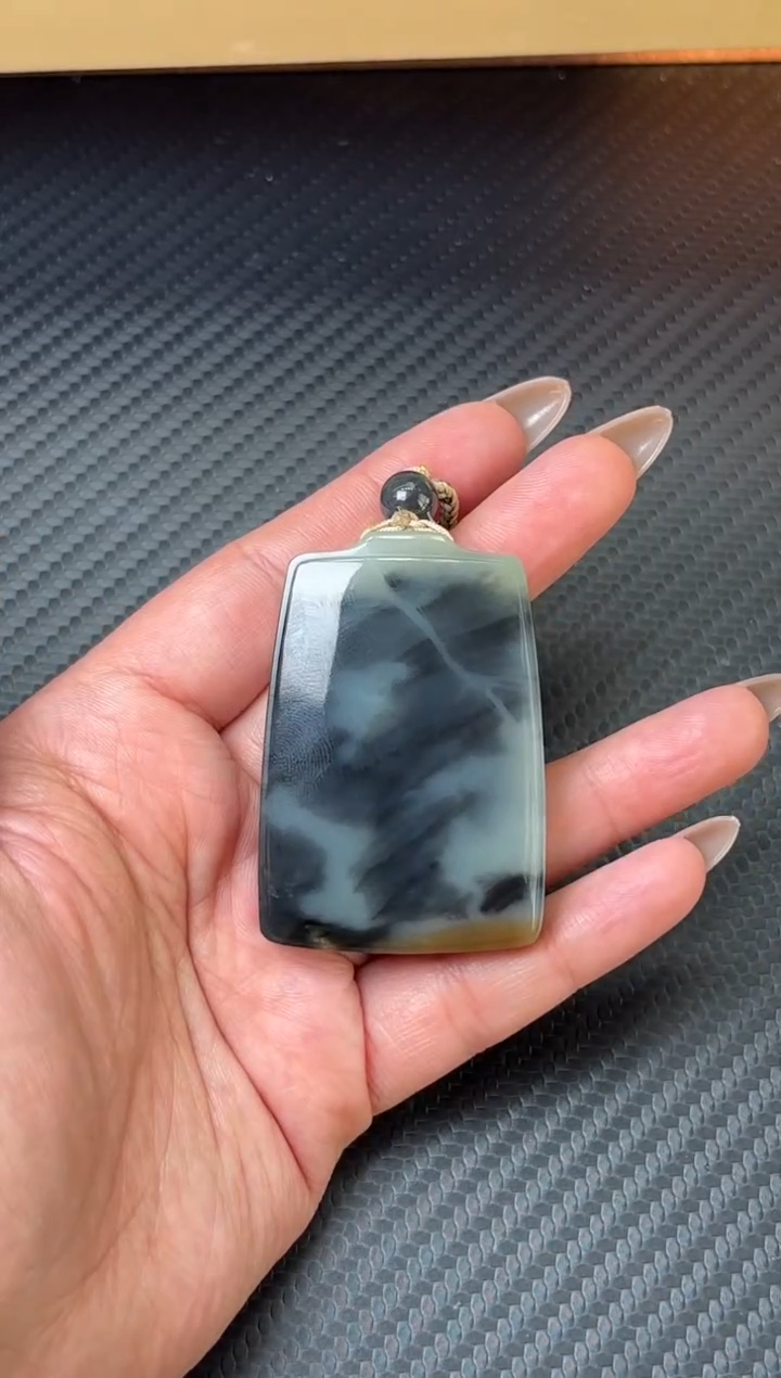 吊坠(赠链)未镶嵌和田玉一**禅若羌微色差吊坠m