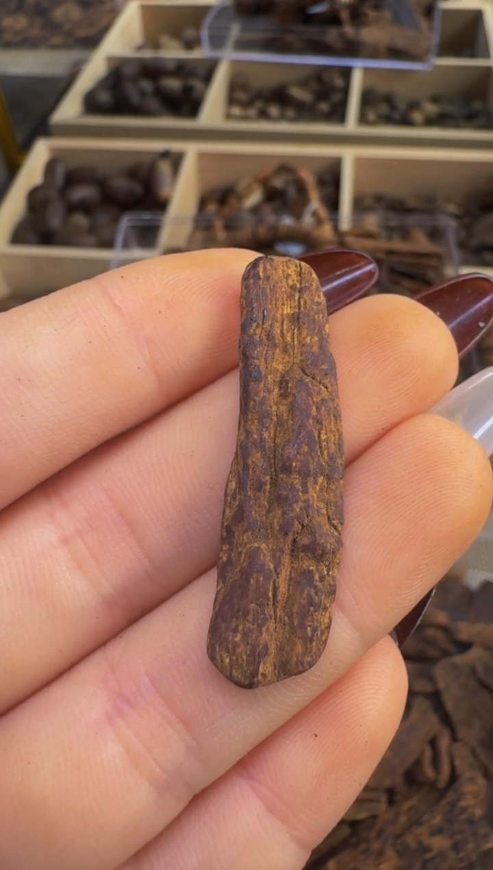 【闪购商品】沉香吊坠越南惠安红土