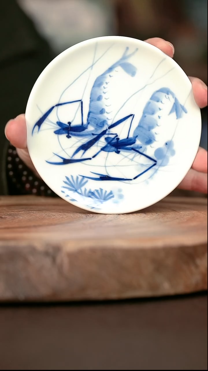 手绘 高温现代瓷  气窑  虾趣杯垫10CM