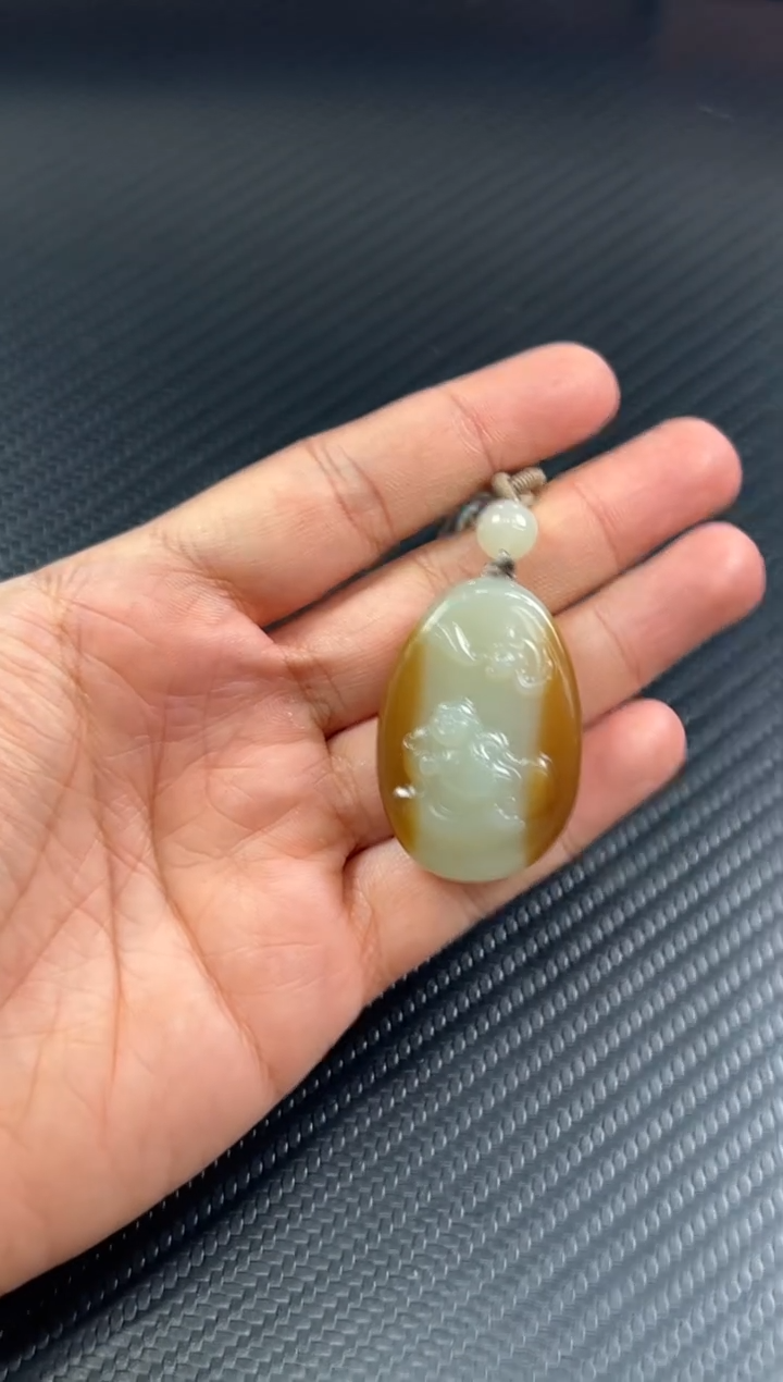 吊坠(赠链)未镶嵌和田玉若羌微色差