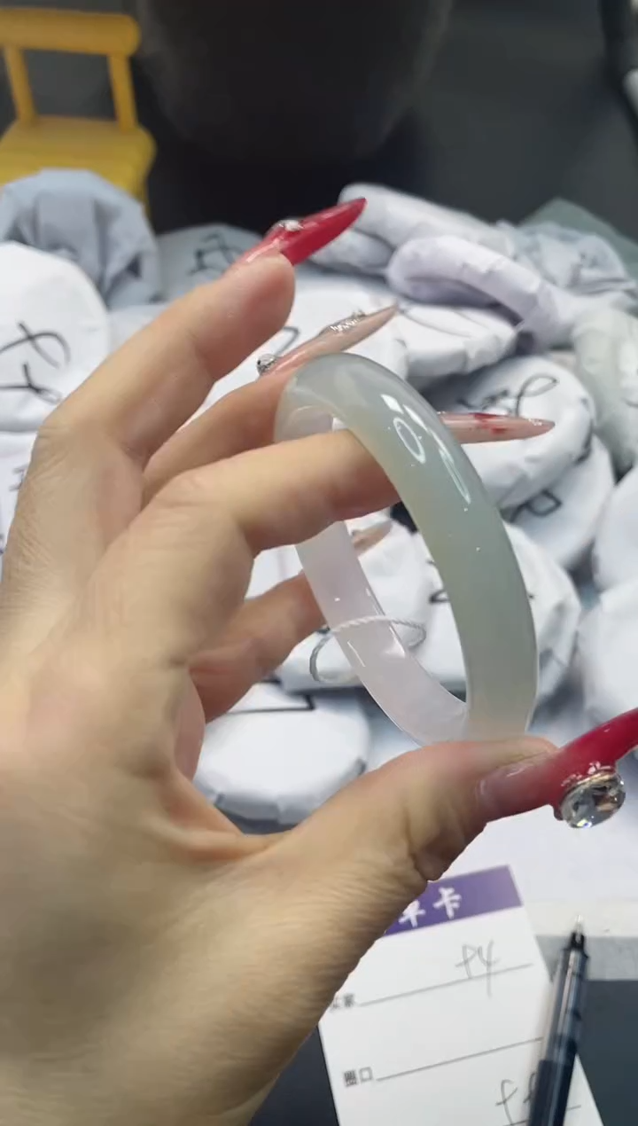 【闪购商品】石英质玉手镯未镶嵌94