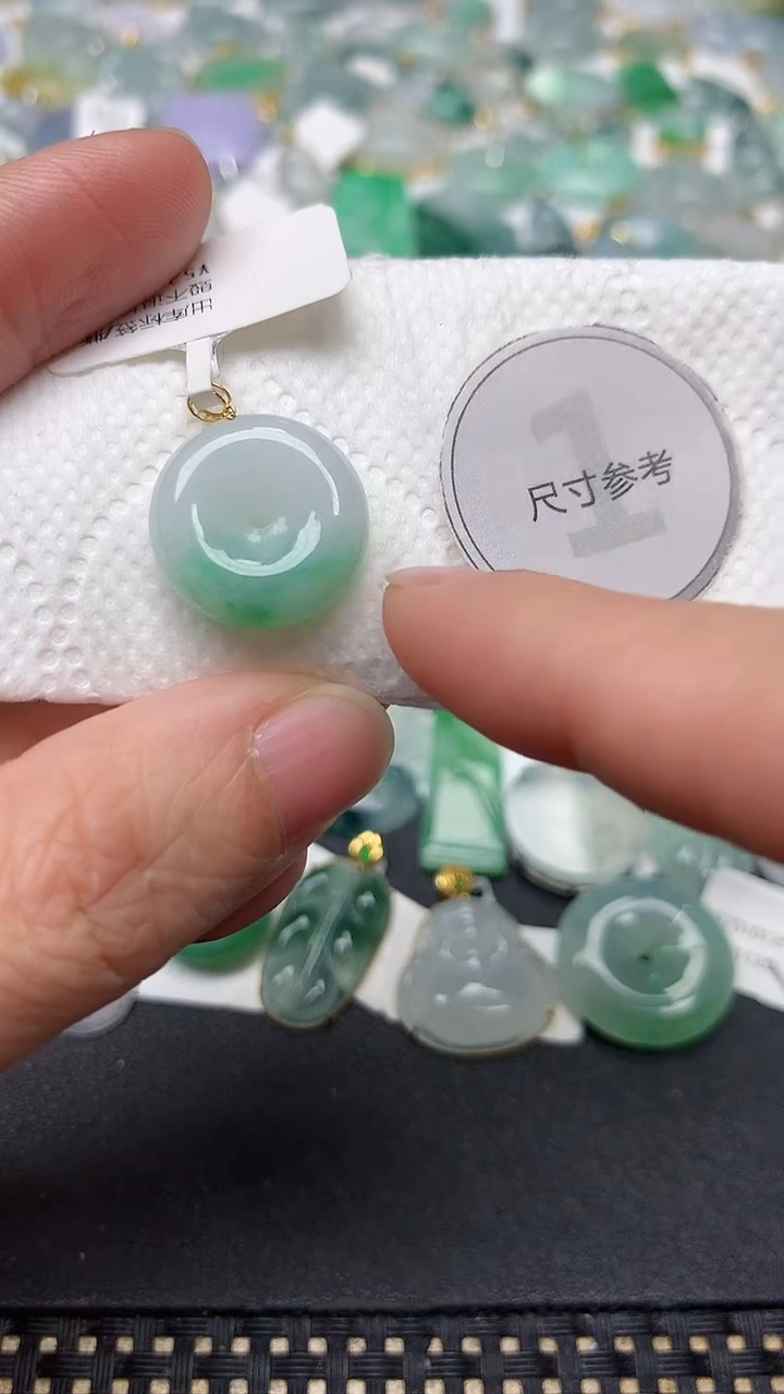 颈饰18K金镶嵌翡翠天然缅甸A货翡翠