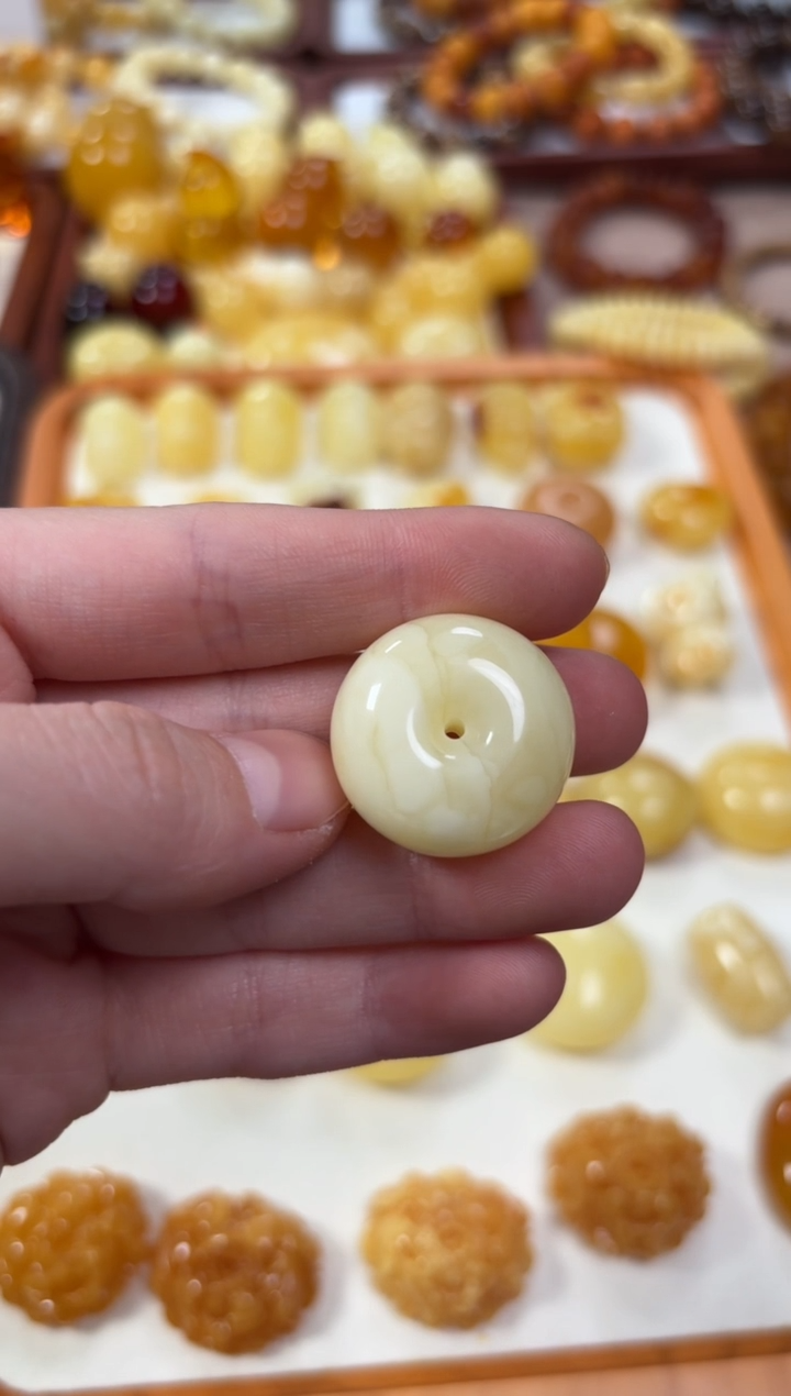 【闪购商品】蜜蜡裸石未镶嵌平安扣