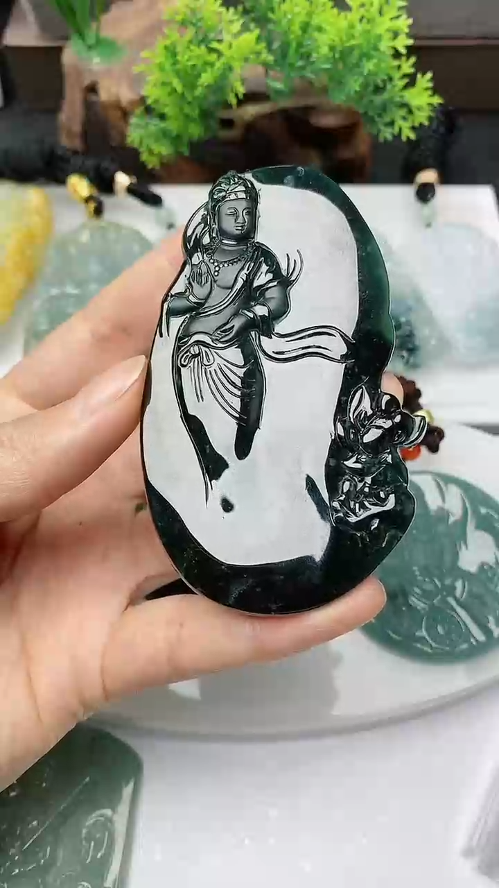 【闪购商品】翡翠颈饰未镶嵌