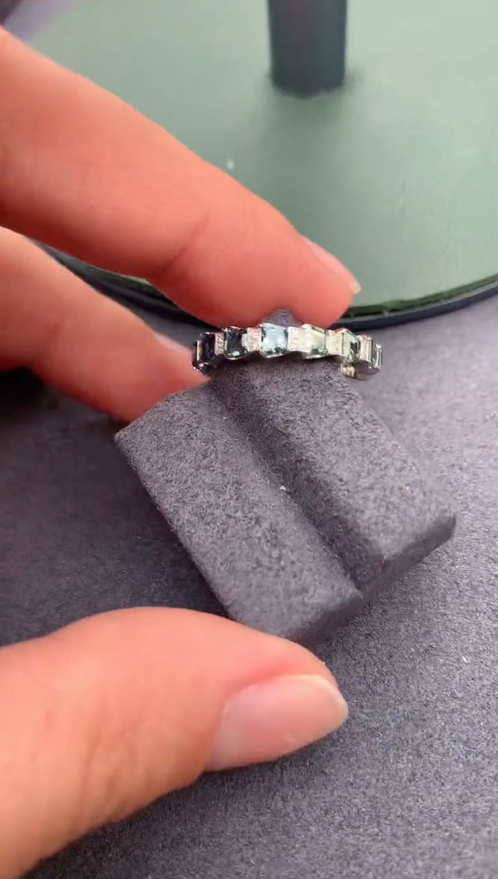 【闪购商品】彩色蓝宝石戒指18K金镶嵌2.4ct彩蓝宝戒指