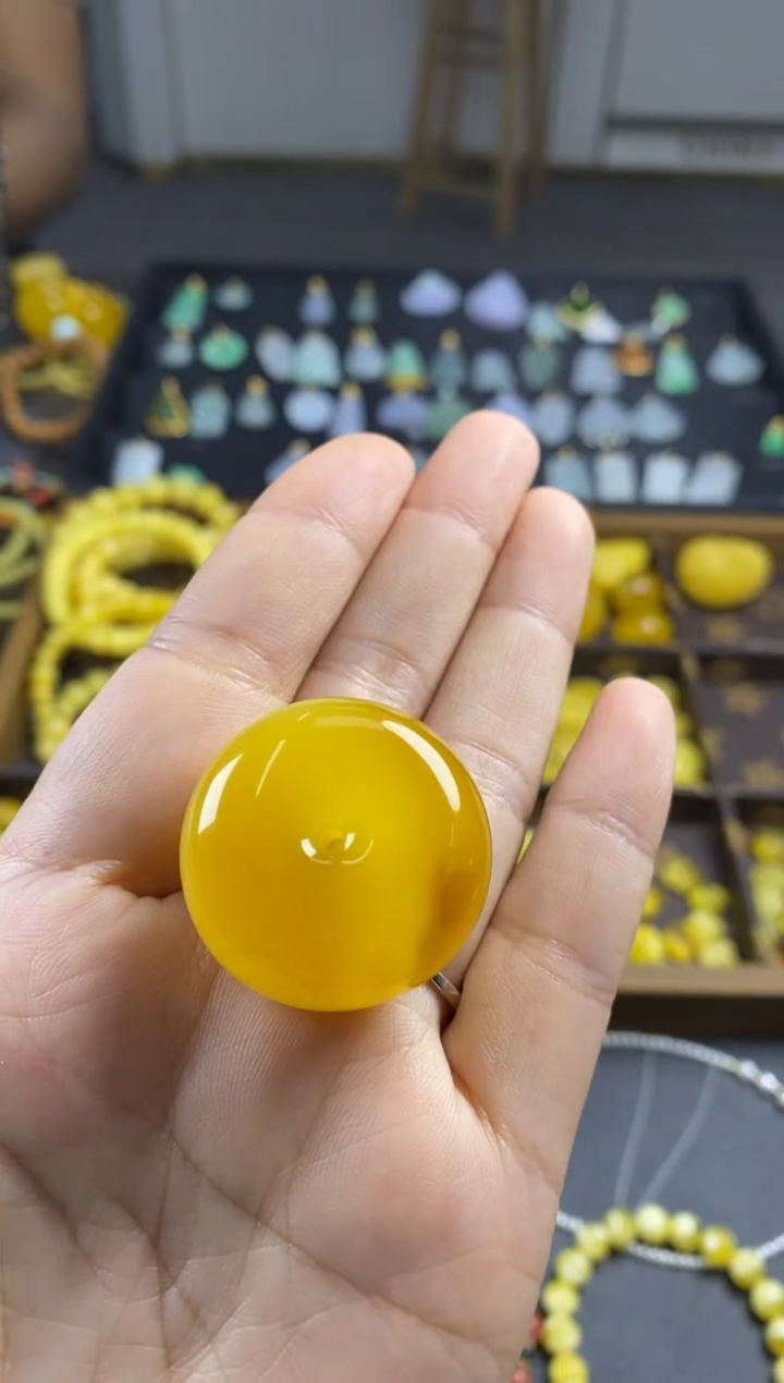 蜜蜡吊坠(不含链)未镶嵌小*姐大平安扣