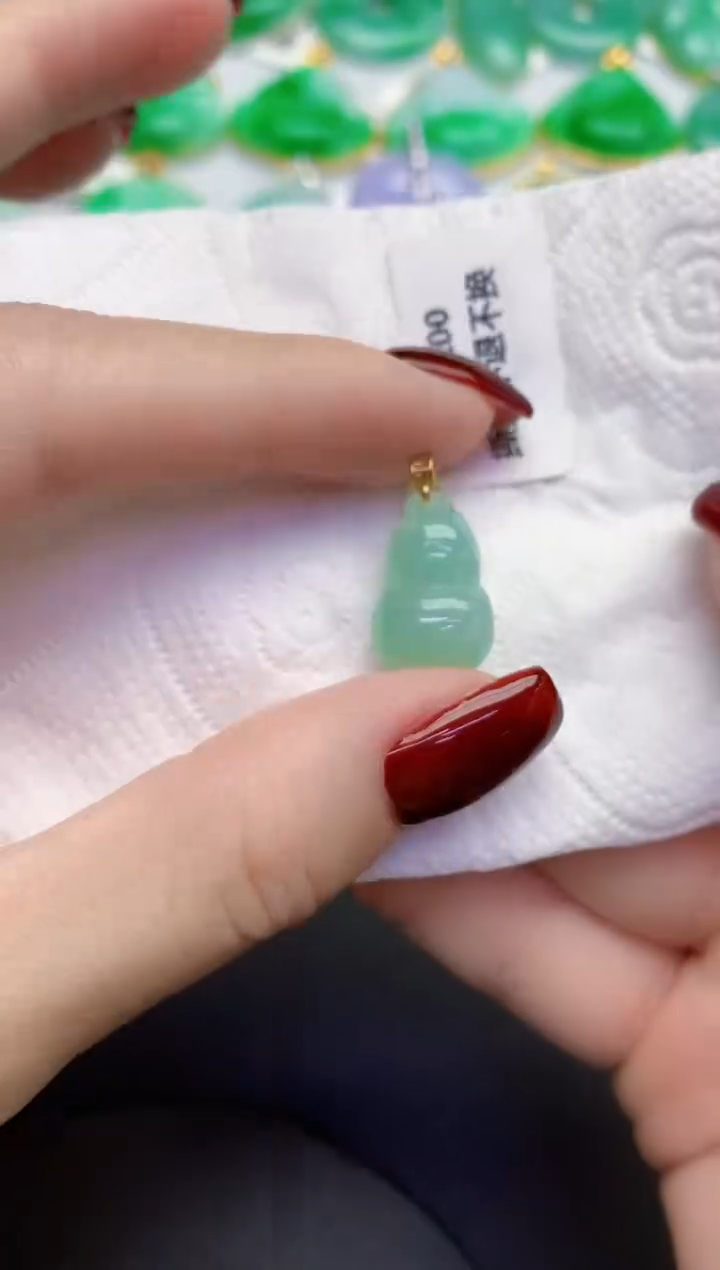 颈饰18K金镶嵌翡翠缅甸天然翡翠A货