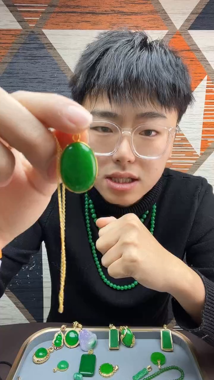 【闪购商品】翡翠吊坠(赠链)14K金镶嵌05翡翠鸽子蛋吊坠