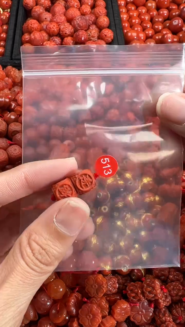 南红玛瑙未镶嵌颈饰1