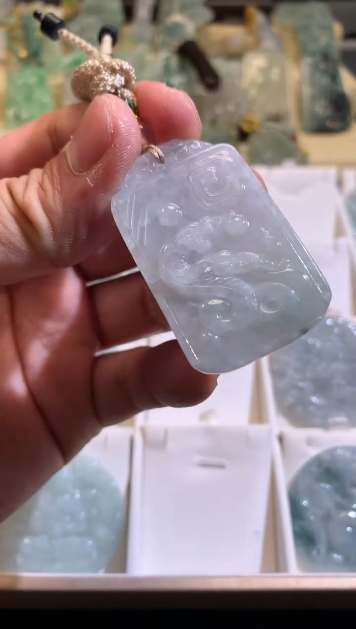 【闪购商品】翡翠颈饰未镶嵌03/10/195