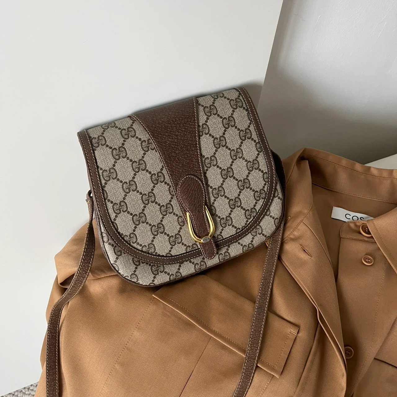 95新 GUCCI/古驰 暮野奢品/古驰斜挎马鞍/26067