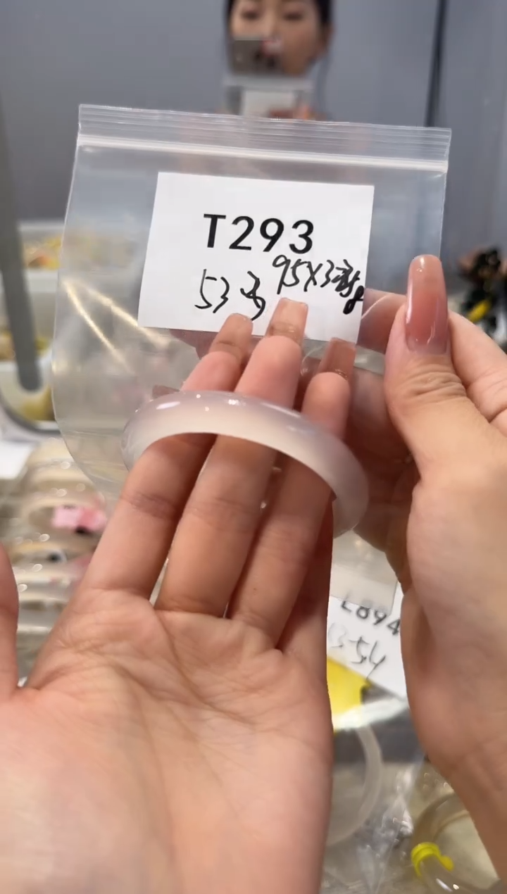 玛瑙/玉髓手镯未镶嵌T293