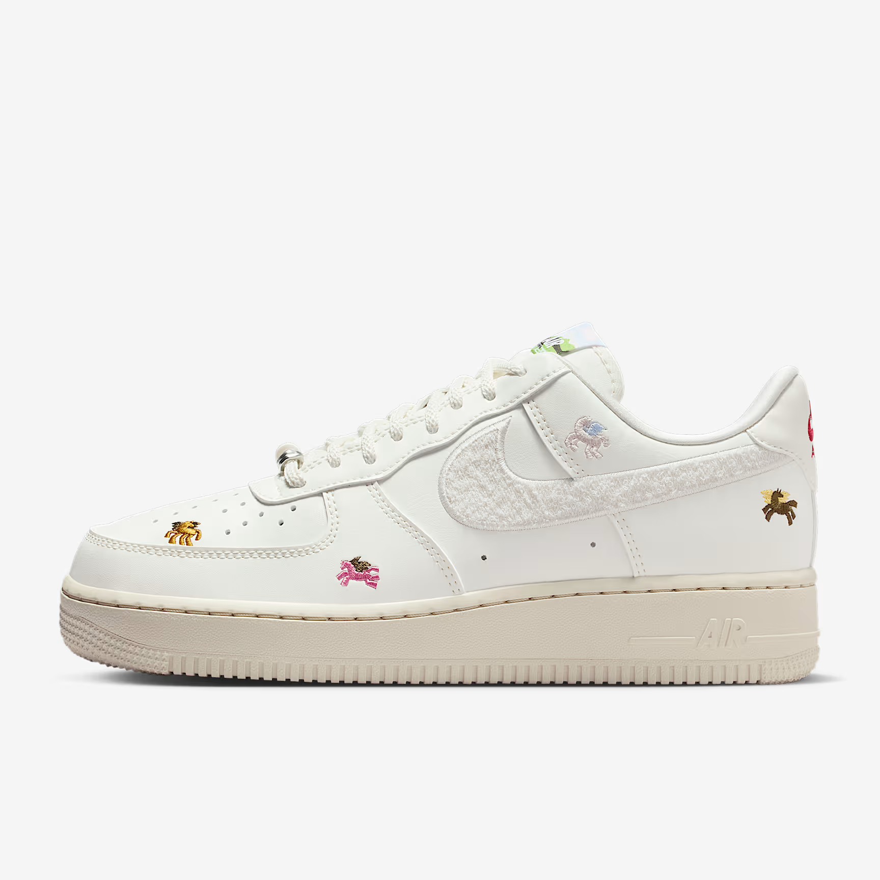 Nike/耐克AIR FORCE 1 '07女款白色马年限定空军休闲鞋IQ1143-100