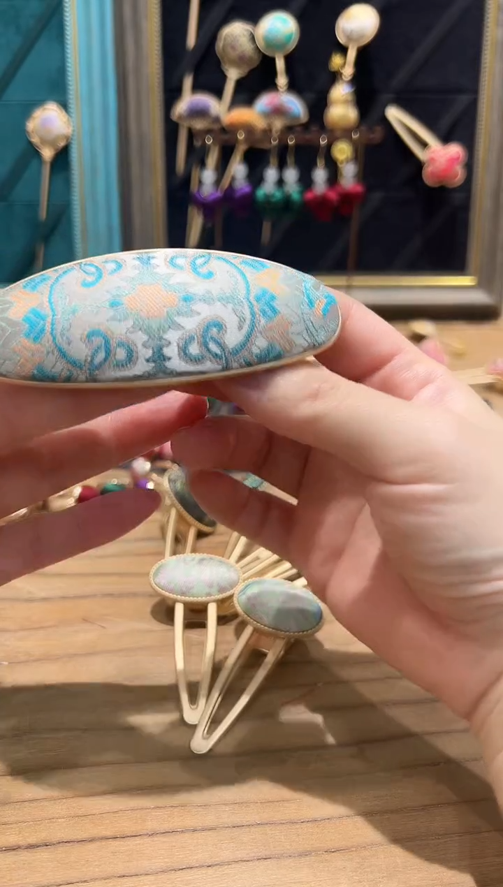 【闪购商品】【一物一拍车】浅色蓝橘色花花大弹簧夹