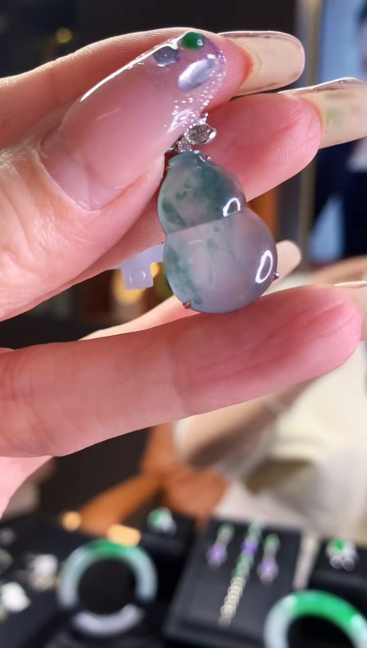 【闪购商品】翡翠吊坠(不含链)18K金镶嵌葫芦